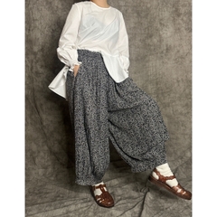 Balloon Pants - Black & White Flowers