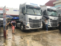 XE ĐẦU KÉO CHENGLONG 420HP ( Cầu Láp)- Đời mới Giằng V