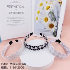 Bờm tóc bản rộng.