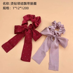 Dây buộc tóc đính nơ cổ và đá kèm dây tua.