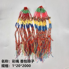 Vòng tay dây ngũ sắc kèm túi thơm.