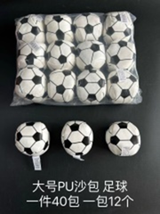 Túi cát hình quả bóng đá, kích thước 7 cm.