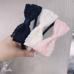 Bờm tóc hai lớp ren.