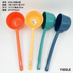gáo múc nước tay cầm dài