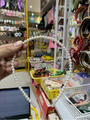 Bờm tóc ngọc trai, một hàng.