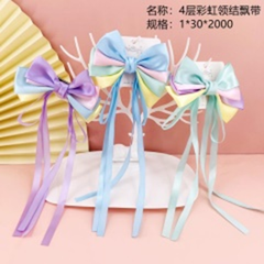 Nơ cổ dây tua 4 lớp cầu vồng.
