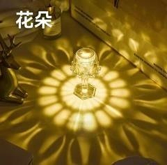 Đèn bàn nhỏ hình bông hoa