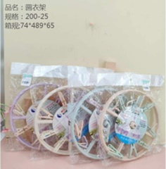 Móc treo quần áo hình tròn.