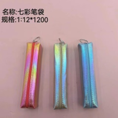 Hộp bút bảy màu.