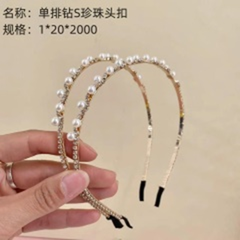 Bờm tóc ngọc trai hình chữ S, một hàng.