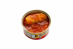 Cá nục sốt cà hiệu Three Lady Cooks (3 Cô Gái) 190gr là sản phẩm nhập khẩu từ Thái Lan, nổi tiếng với cá nục thịt chắc, ít xương dăm, hòa quyện trong sốt cà chua đậm đà, vị chua ngọt hài hòa - SWOT