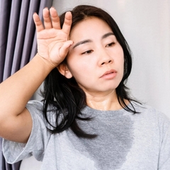 Ra nhiều mồ hôi nên uống gì? Top đồ uống bù nước & điện giải tốt nhất