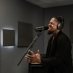 Micro Thu Âm Shure SM7dB Vocal Microphone Tích Hợp Preamp Tự Động Cho Studio Và Podcast Chuyên Nghiệp