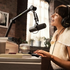 Micro Thu Âm Shure SM7B Vocal Microphone Cho Studio, Podcast Chuyên Nghiệp