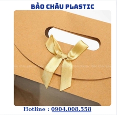 Túi hộp đựng món quà nguyên liệu giấy Kraft một mặt trong quãng có tay xách đính nơ