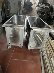 Xe Đẩy Cám: Thiết Bị Cần Thiết Để Tối Ưu Quy Trình Chăm Sóc Vật Nuôi