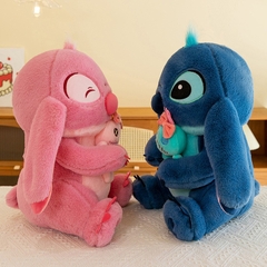 Gấu bông Stitch ôm vịt Mirana Thú nhồi bông Stitch ôm vịt mềm mịn cao cấp