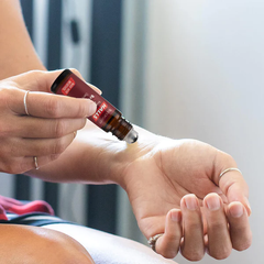 Dầu dạng lăn HALLS tinh dầu nguyên chất hương Cherry - by Sparoom