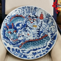 Dĩa Vẽ Tay Sứ Cảnh Đức hình Hổ và Rồng đường kính 17 cm