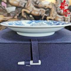 Dĩa Vẽ Tay Sứ Cảnh Đức Hình Cá đường kính 17 cm - D12