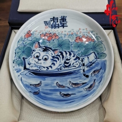 Dĩa Vẽ Tay Sứ Cảnh Đức Mèo và Cá đường kính 17 cm - D13