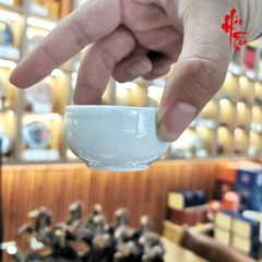 Tách Sứ Cảnh Đức Vẽ Tay - Hoa Sen Hồng