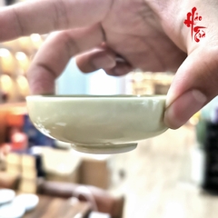 Tách Sứ Cảnh Đức Vẽ Tay - Màu Bơ