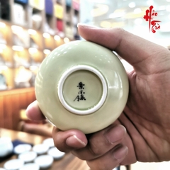 Tách Sứ Cảnh Đức Vẽ Tay - Màu Bơ