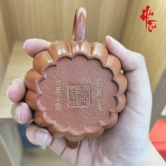 Ấm tử sa Cúc Biện Cư Sĩ, Hồng Nê, 260cc