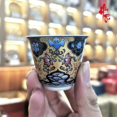 Tách Trà Pháp Lang Thái Sứ Cảnh Đức - Liên Hoa Nền Vàng 30ml