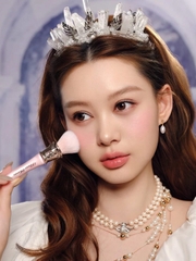 Cọ má hồng Flower Knows Knight Unicorn Angled Blush Brush - CRYSTAL PINK