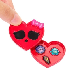 Mattel - Monster High Howliday Love Edition with Cleo De Nile and Deuce Gorgon (Ships in Own Container, Large Item, Doll)