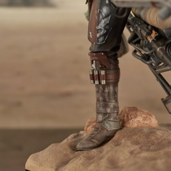 Diamond Select Toys Llc - Sw Mandalorian Premier Coll Din Djarin withSpeeder Bike Statue (Large Item, Statue, Collectible)