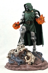 Diamond Select - Marvel Gallery - Doctor Doom PVC Statue (Large Item, Vinyl Figure, Collectible)