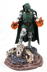 Diamond Select - Marvel Gallery - Doctor Doom PVC Statue (Large Item, Vinyl Figure, Collectible)