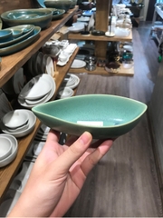 Dĩa dài 16x8cm xanh lá đậm trổ (matte)