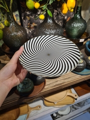 Đĩa Âu sứ xương xoắn ốc đen
