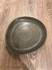 Dĩa 22cm màu đen trổ (matte)