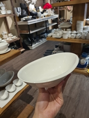 Tô oval vành hông 21 cm Trắng Ngà