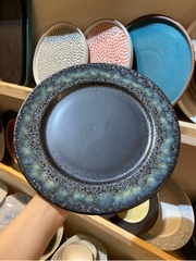 Dĩa tròn 25cm đen vành quẹt xanh nhạt