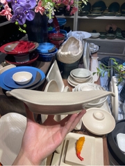 Dĩa lá cong 28x15cm màu be