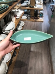 Dĩa dài 23x11cm xanh lá đậm trổ (matte)