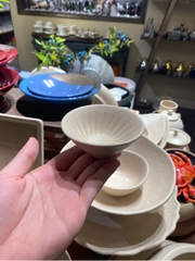 Chén chấm tia 8.7x3.7cm màu be