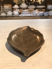 Dĩa chiếc lá 25x2.8cm nâu đồng