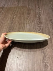 Dĩa dài 33x23cm xanh ngọc matte viền nâu (HĐ)