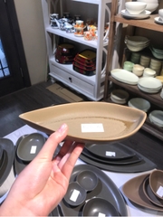 Dĩa dài 23x11cm màu nâu trổ (matte)