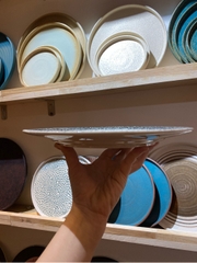 Dĩa tròn 25cm kem phun đen