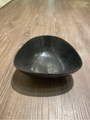 Tô tam giác 20cm màu đen (không vệt)
