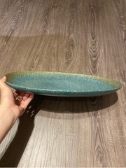 Dĩa Oval 42x27cm ngọc bích viền nâu phun hạt (matte)
