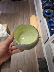 Tô tròn dầy - nhỏ 11 x 5.5 cm màu đen lòng xanh lá phun san hô
